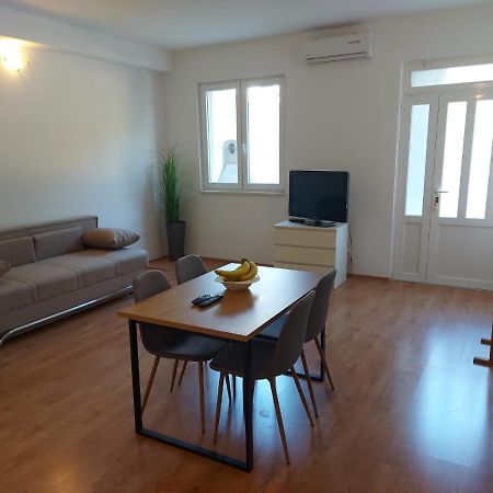 Apartments Neva Макарска Экстерьер фото