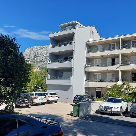 Apartments Neva Макарска Экстерьер фото