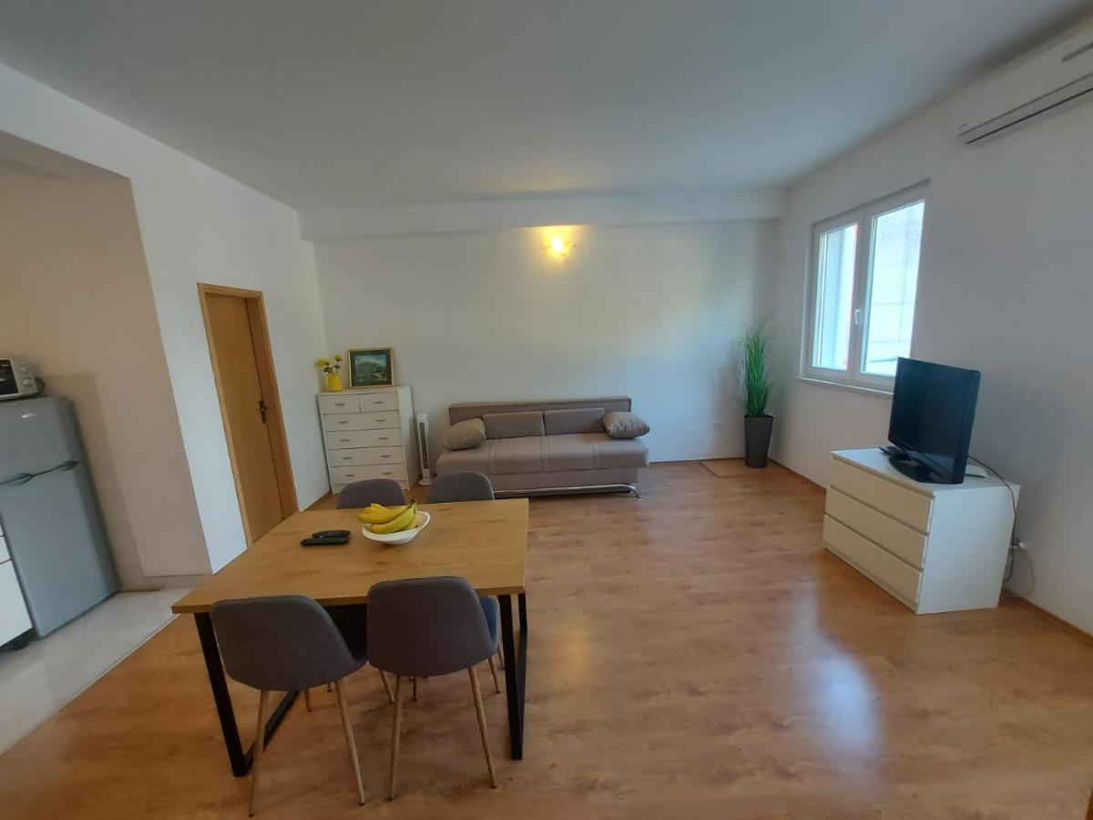 Apartments Neva Макарска Экстерьер фото