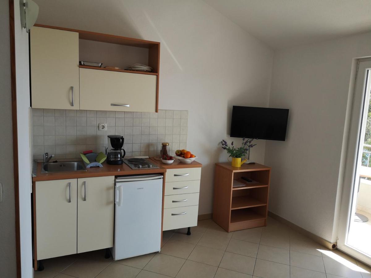Apartments Neva Макарска Экстерьер фото