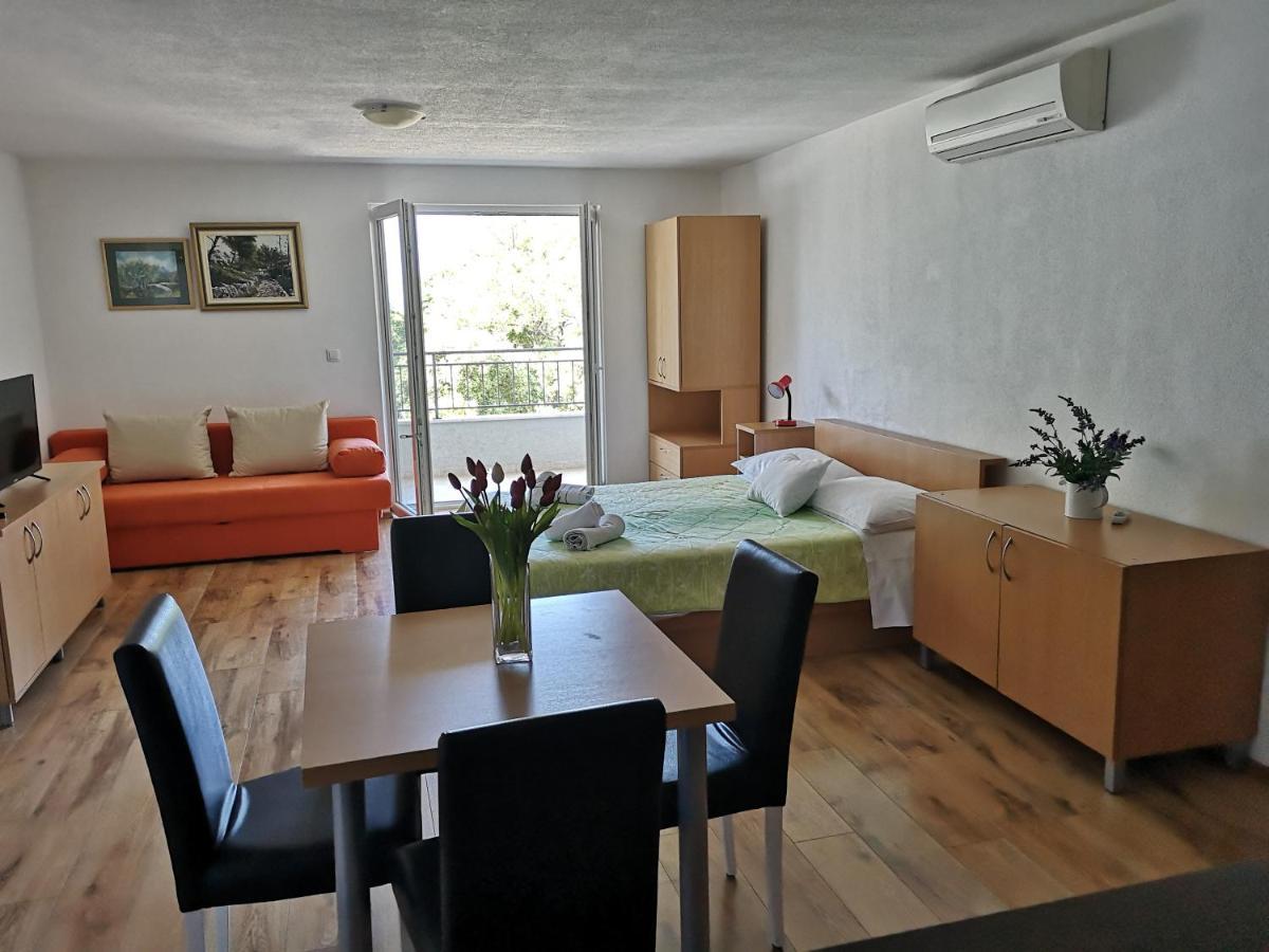 Apartments Neva Макарска Экстерьер фото